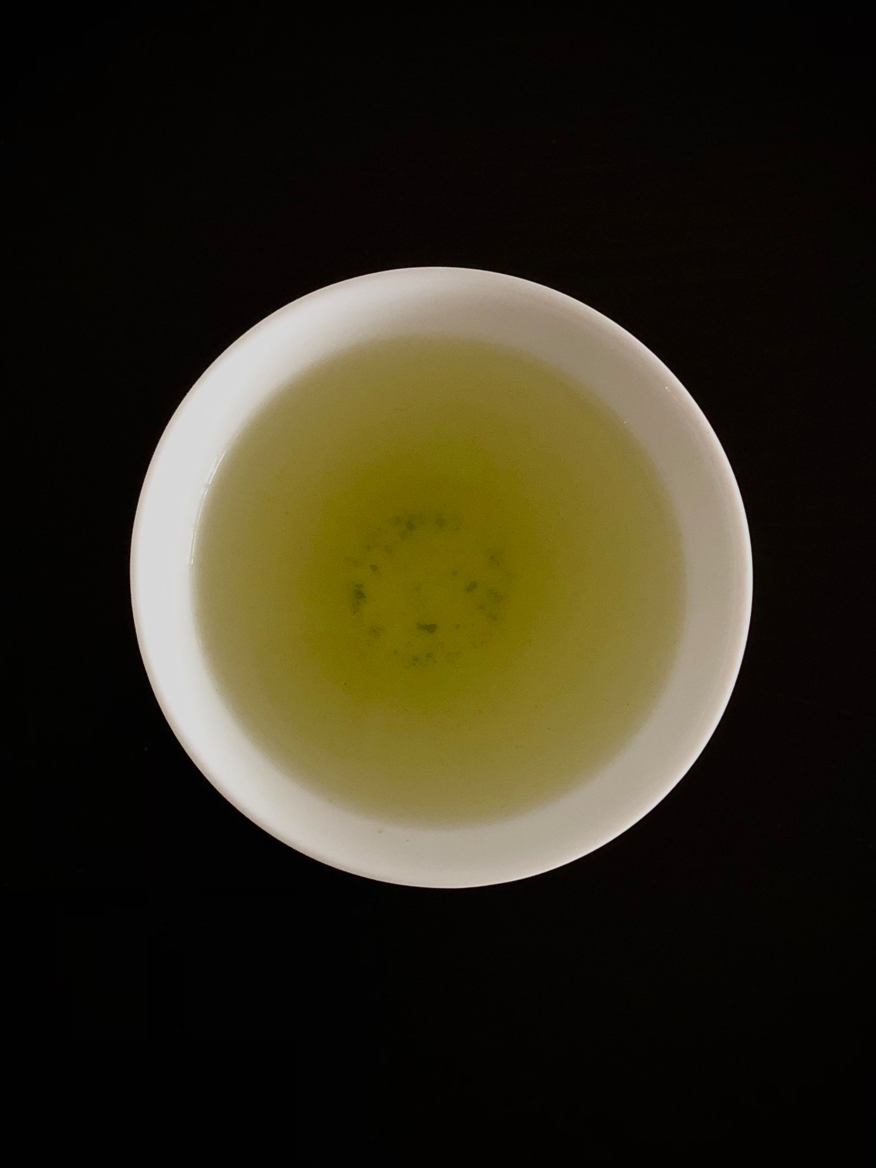 Shiraore karigane green tea loose leaf brew top view from Yame Fukuoka sold by Sabo Tea Australia – Chiyonoen